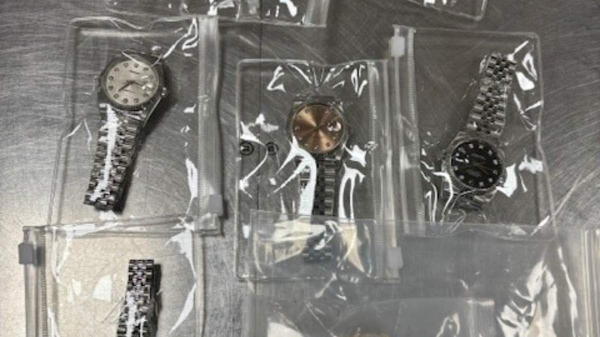 HZA-IZ: 29 Luxus-Uhren im Wert von 130.000,- Euro sichergestellt / ZOLL am Hamburger Flughafen stellt Steuerschaden über fast 25.000,- Euro fest - Foto: presseportal.de