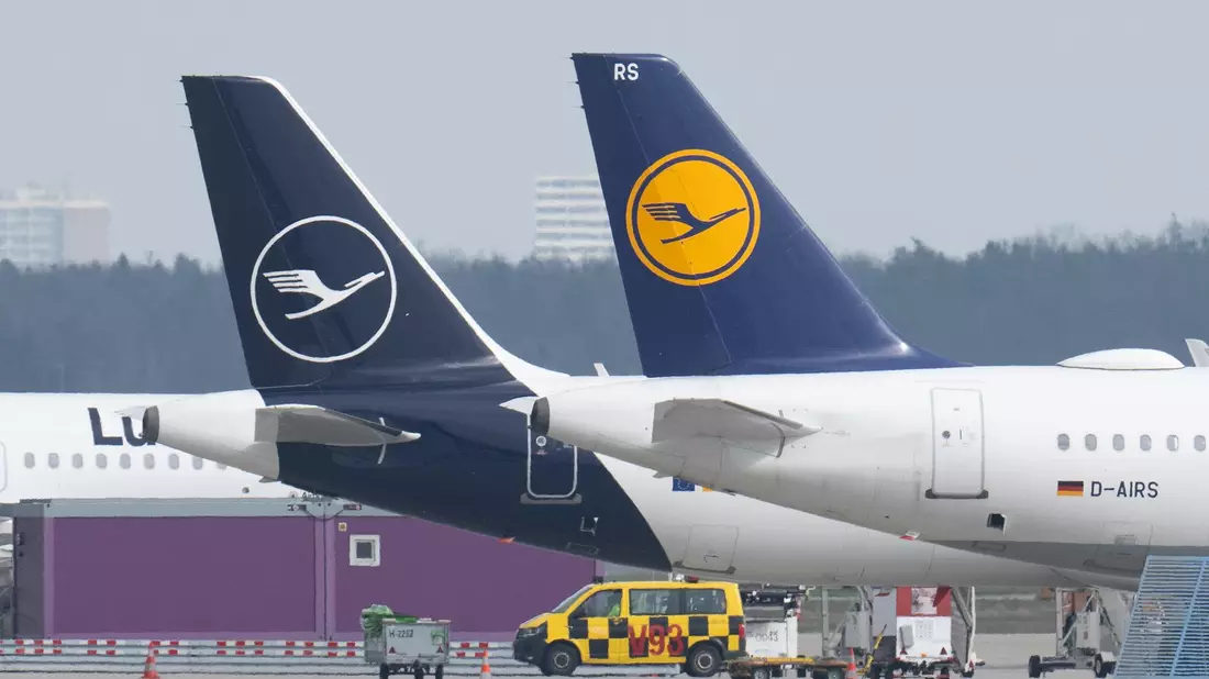 Beim Bodenpersonal drohen der Lufthansa unbefristete Streiks. Darüber sollen die Arbeitnehmer abstimmen. - Bild: Boris Roessler/dpa