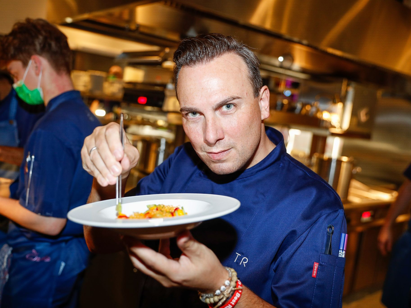 Tim Raue will im März 2025 ein neues Restaurant unter dem Namen «Sphere by Tim Raue» im Berliner Fernsehturm eröffnen. - Foto: Gerald Matzka/dpa