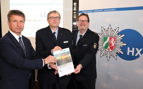 POL-HX: Zahl der Verkehrsunfälle und der Verunglückten sinkt / Verkehrsunfallprävention bekommt höheren Stellenwert / Kreispolizeibehörde Höxter stellt Verkehrsbericht 2023 vor - Foto: presseportal.de