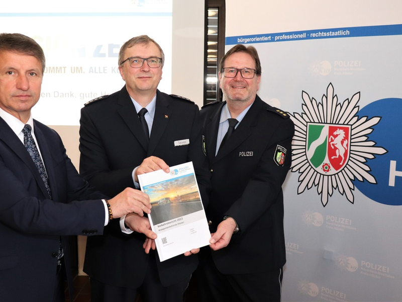 POL-HX: Zahl der Verkehrsunfälle und der Verunglückten sinkt / Verkehrsunfallprävention bekommt höheren Stellenwert / Kreispolizeibehörde Höxter stellt Verkehrsbericht 2023 vor - Foto: presseportal.de