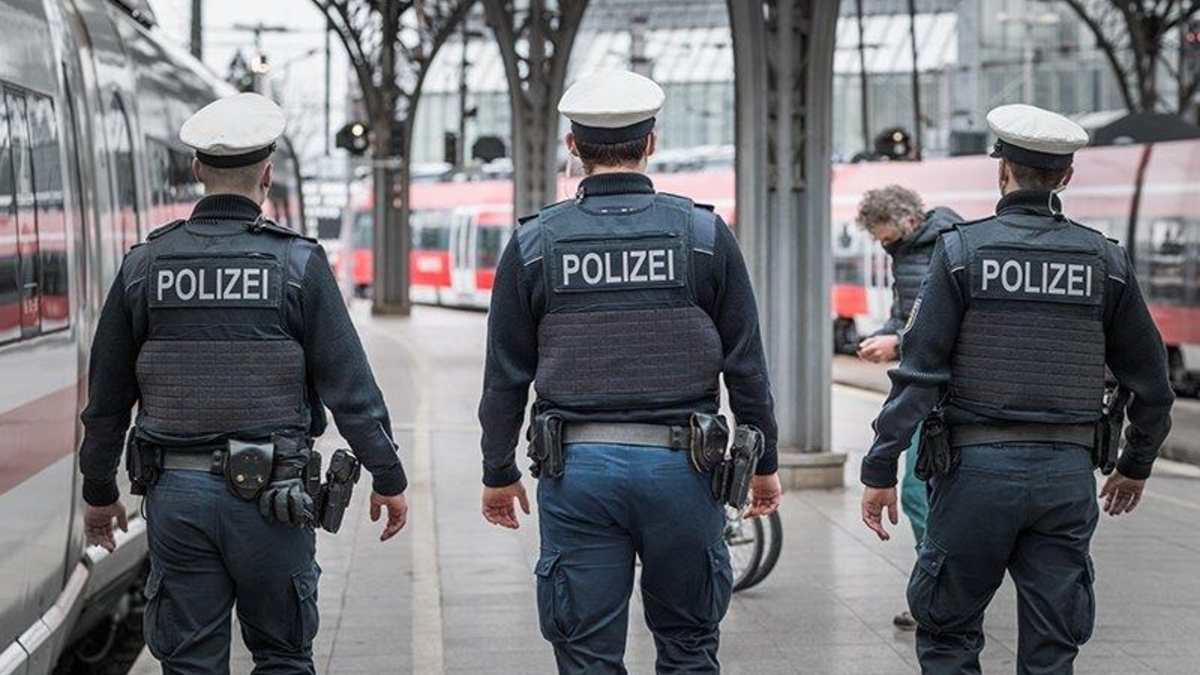 Bundespolizeidirektion München: Bundespolizeidirektion München erlässt temporäres Mitführverbot von gefährlichen Gegenständen für den Bahnhof Nürnberg - Foto: presseportal.de