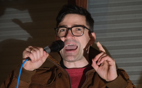 Sellner will nach Angaben der Stadt aus seinem Buch «Remigration» lesen. (Archivfoto) - Foto: Sebastian Willnow/dpa