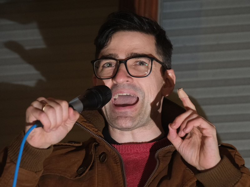 Martin Sellner, rechter Aktivist aus Österreich. - Foto: Sebastian Willnow/dpa