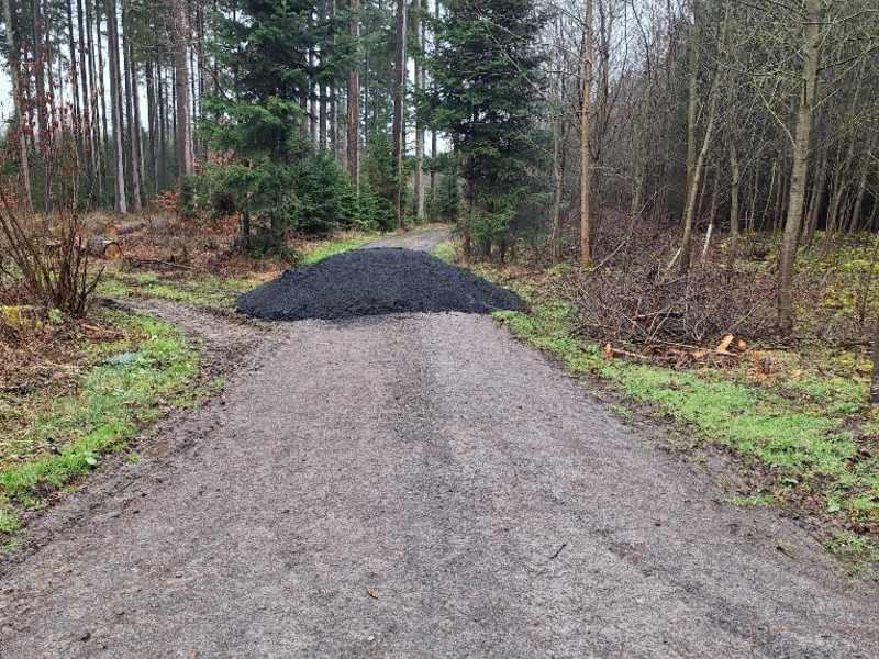 POL-LB: Rutesheim: illegale Müllablagerung bei der Tannenwaldhütte - Zeugen gesucht - Foto: presseportal.de