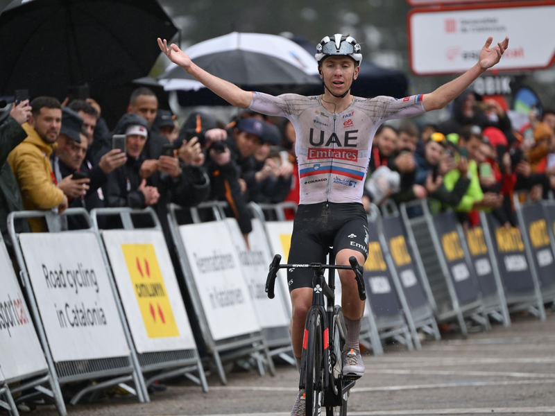 Gewann die zweite Etappe der Katalonien-Rundfahrt: Tadej Pogacar. - Foto: Roth/dpa