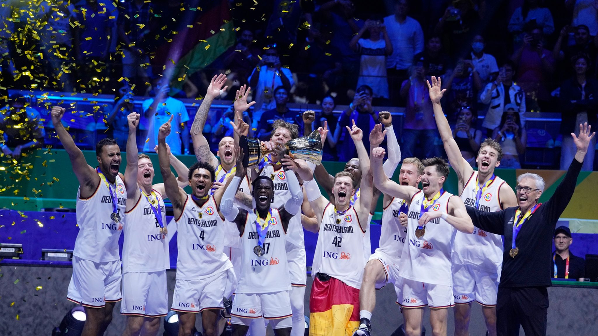 Die DBB-Männer reisen als Weltmeister nach Paris. - Foto: Michael Conroy/AP/dpa
