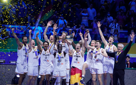 Die DBB-Männer reisen als Weltmeister nach Paris. - Foto: Michael Conroy/AP/dpa