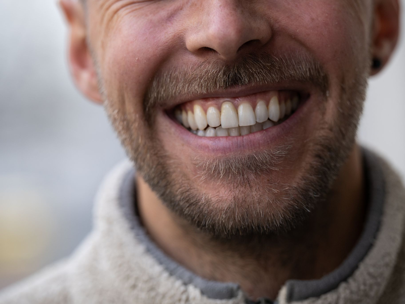 Die Forscher haben eine Reihe von Schlüsselfaktoren ausgemacht, die Menschen generell glücklicher machen. - Foto: Hannes P Albert/dpa