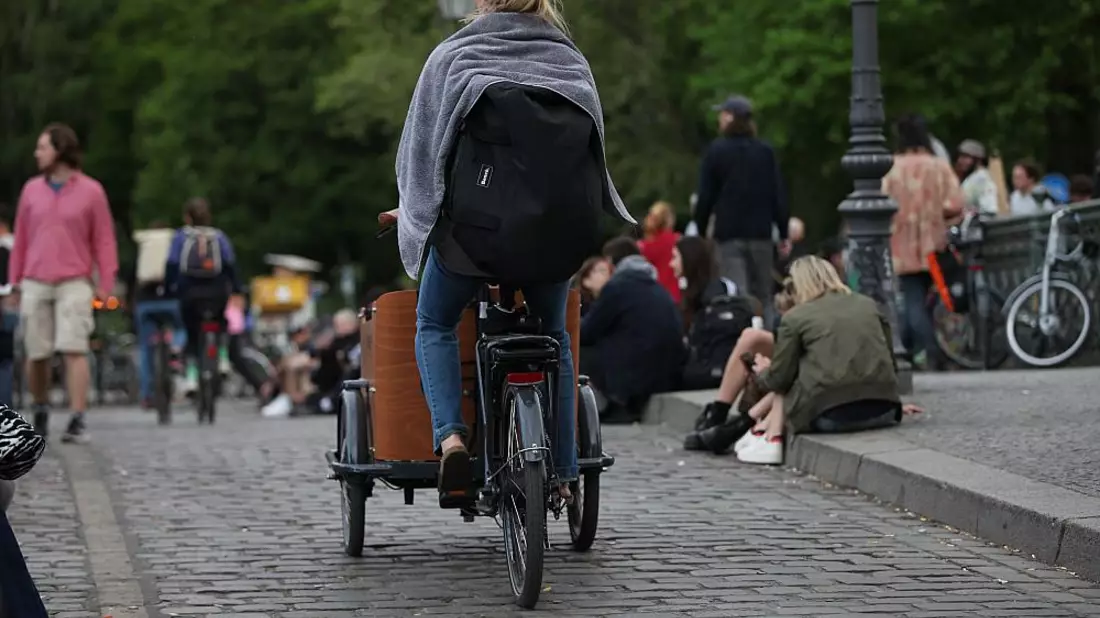 Frau mit Lastenfahrrad in Berlin (Archiv) - Bild: über dts Nachrichtenagentur
