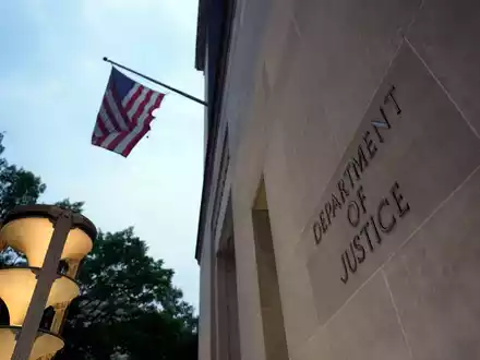Das Justizministerium in Washington teilt mit, dass bereits ein Urteil gegen zwei der Männer beschlossen wurde. - Foto: Manuel Balce Ceneta/AP