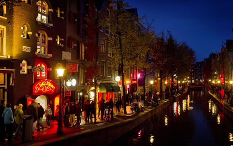 Das Fragespiel will klären, weshalb es Besucher in die niederländische Hauptstadt lockt. - Foto: Koen Van Weel/epa/dpa