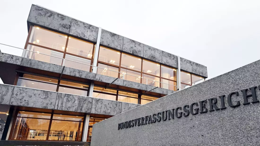 Das höchste deutsche Gericht will heute dazu verhandeln: Die AfD-Fraktion kämpft am Bundesverfassungsgericht um die Vorsitze in mehreren Bundestagsausschüssen. - Bild: Uli Deck/dpa