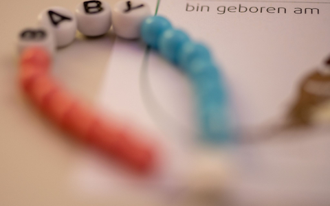 In Deutschland sind in den vergangenen zwei Jahren weniger Kinder geboren worden. - Foto: Stefan Puchner/dpa