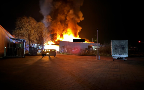 POL-WHV: Brand im Baumarkt in Varel - Die Brandbekämpfungsmaßnahmen dauern noch an - Foto: presseportal.de