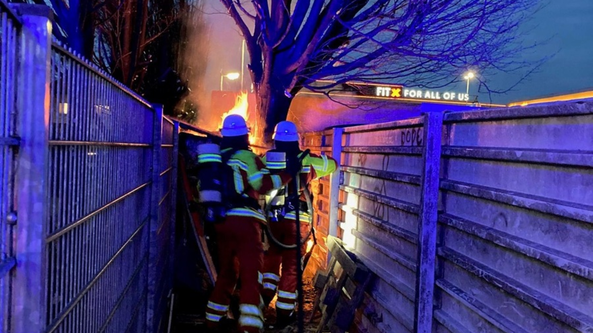 FW Minden: Mehrere Kleinbrände sorgen für einen ereignisreichen Abend - Foto: presseportal.de
