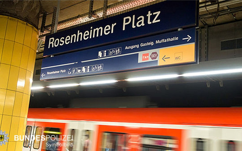 Bundespolizeidirektion München: Streit um doppelte Staatsangehörigkeit / Männer traktieren 52-Jährigen - Foto: presseportal.de