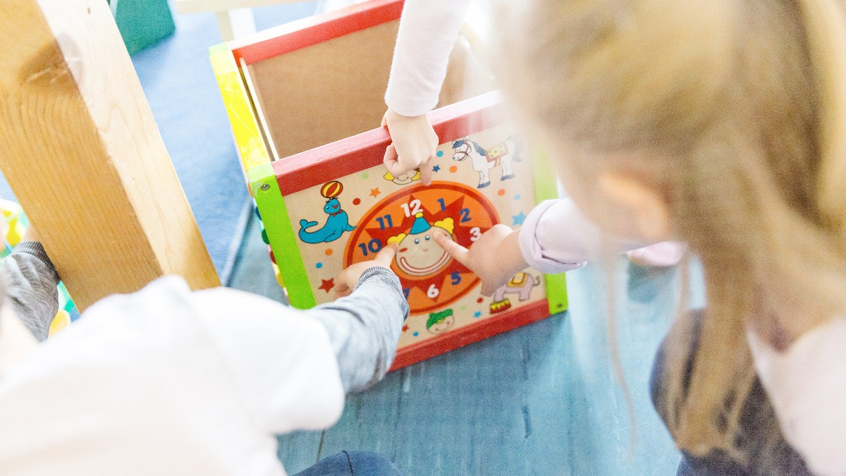 Wer hat uns die Stunde gestohlen? Zeit und Zeitumstellung mit Kindern erforschen - Foto: presseportal.de