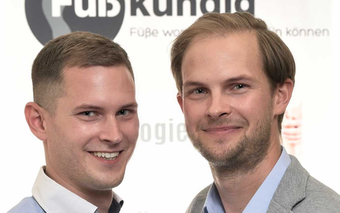 Frederic und Marlon Schulmeister von Fußkundig: Ihre Hautpflegeserie mit dem Alleskönner-Inhaltsstoff - Foto: presseportal.de