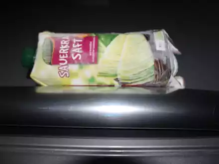 POL-HA: Gefrorenes Tetrapack Sauerkrautsaft beschädigt Toyota - Foto: presseportal.de