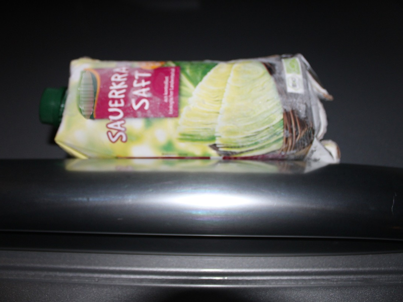 POL-HA: Gefrorenes Tetrapack Sauerkrautsaft beschädigt Toyota - Foto: presseportal.de