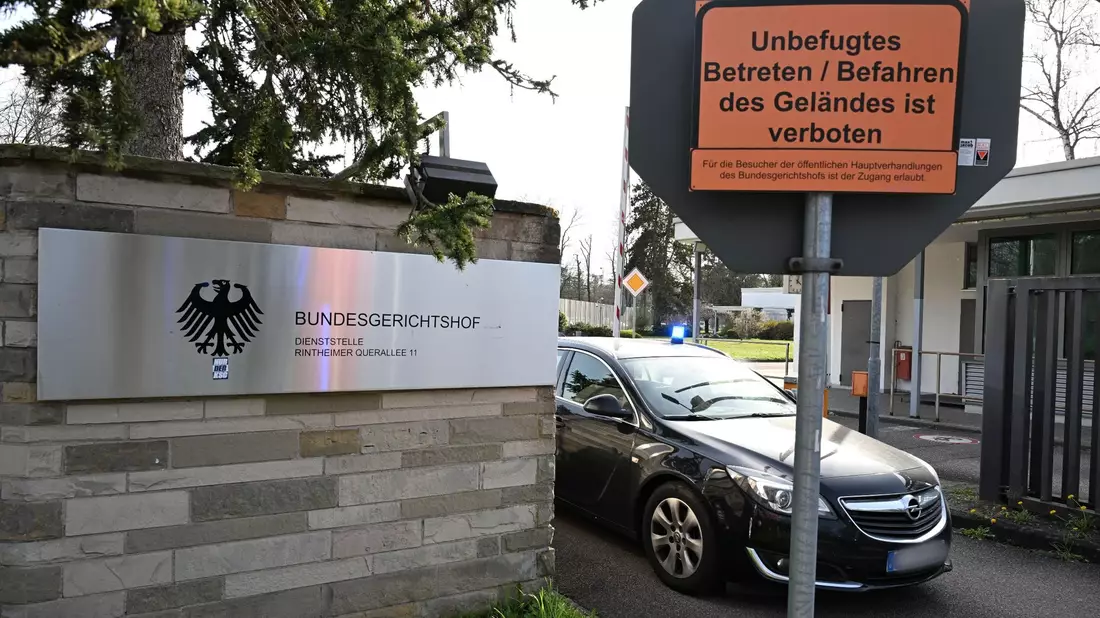 Das Gelände der Bundesanwaltschaft: Hier wurden zwei Terrorverdächtige vorgeführt. - Bild: Bernd Weißbrod/dpa