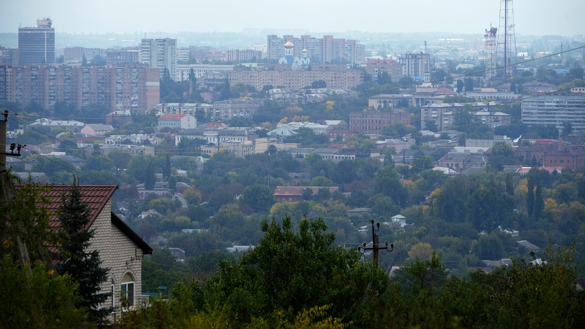 Die Stadt Luhansk gehört zu den Städten, die von Russland besetzt sind. - Foto: -/AP/dpa