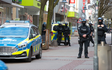Die Polizei ermittelt nach der Bombendrohung in Bochum. - Foto: Justin Brosch/dpa