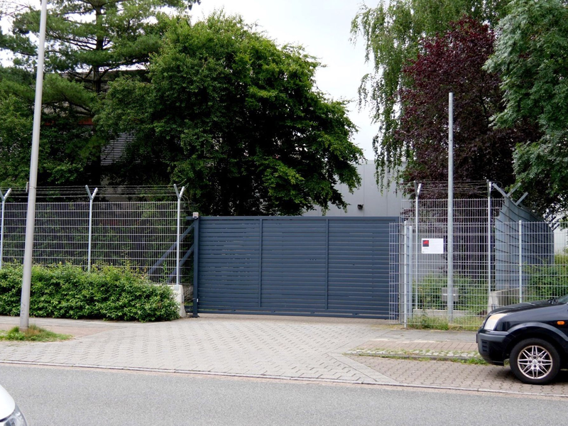 In dieser Firma wurden vor drei Jahren mehrere Millionen Euro gestohlen. Die Täterin hat sich nun gestellt. - Foto: Jörn Hüneke/TNN/dpa