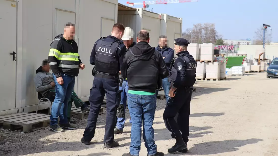 HZA-DD: Zoll prüft Baugewerbe/ Bundesweite Schwerpunktaktion gegen Schwarzarbeit - Bild: presseportal.de