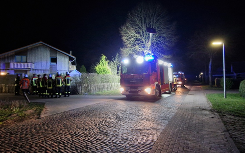 FFW Schiffdorf: Vermeintlicher Schornsteinbrand sorgt für Einsatz in Sellstedt - Foto: presseportal.de