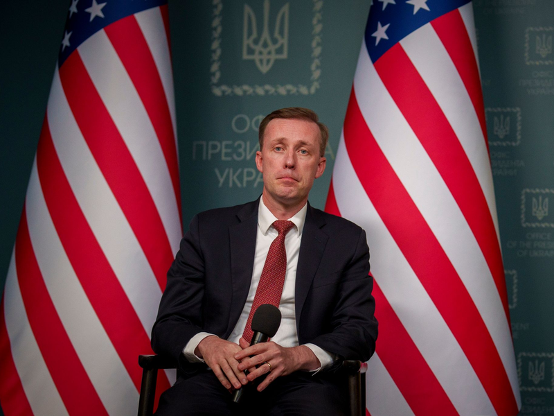 US-Sicherheitsberater Jake Sullivan hat den US-Kongress aufgefordert, neues Geld für die Ukraine freizugeben. - Foto: Vadim Ghirda/AP/dpa