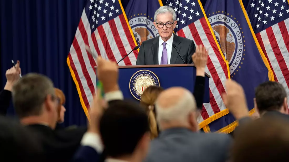 «Die Inflation ist deutlich zurückgegangen, während der Arbeitsmarkt stark geblieben ist, und das sind sehr gute Nachrichten», sagt Fed-Chef Jerome Powell. - Bild: Susan Walsh/AP/dpa