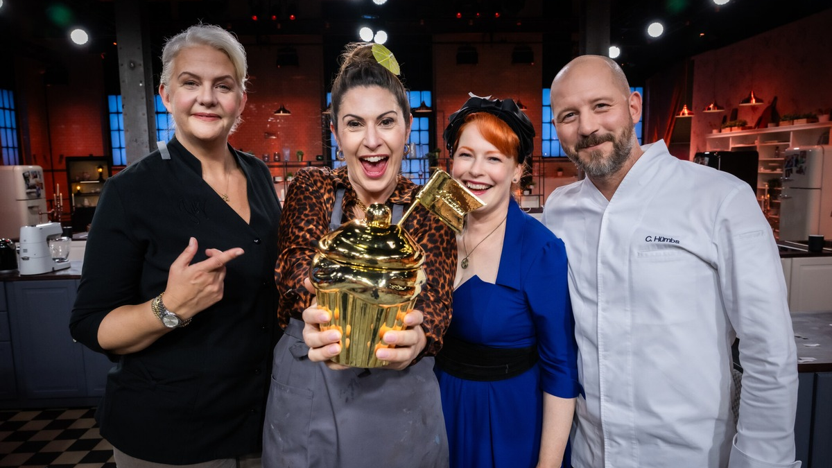 Bettina Schliephake-Burchardt Madita van Hülsen Enie van de Meiklokjes Christian Hümbs Das große Promibacken - Foto: SAT.1/Claudius Pflug, presseportal.de