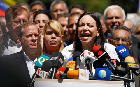 María Corina Machado wurde die Ausübung öffentlicher Ämter untersagt. Trotzdem will sie den autoritär regierenden Präsidenten Maduro bei den Wahlen herausfordern. - Foto: Pedro Rances Mattey/dpa María Corina Machado wurde die Ausübung öffentlicher Ämter untersagt. Trotzdem will sie den autoritär regierenden Präsidenten Maduro bei den Wahlen herausfordern. - Foto: Pedro Rances Mattey/dpa