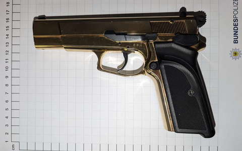 BPOL NRW: Waffe im Hosenbund - 19-Jähriger beschimpft Bundespolizisten - Foto: presseportal.de