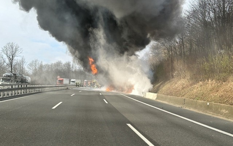 POL-GÖ: (117/2024) A 7 in Richtung Kassel nach LKW-Brand ab AS Hedemünden aktuell voll gesperrt - Foto: presseportal.de