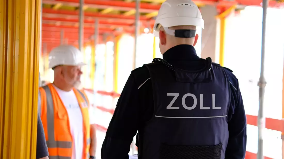 HZA-N: Zoll nimmt Baubranche ins Visier - auch Speditions- und Transportgewerbe wurde in Mittelfranken kontrolliert Bundesweite und regionale Schwerpunktprüfungen gegen Schwarzarbeit - Bild: Zoll, presseportal.de