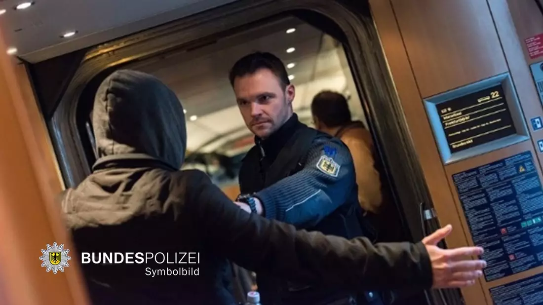 Bundespolizeidirektion München: Polizeieinsatz im ICE / Fahrscheinloser bedroht Zugbegleiterin - Bild: presseportal.de