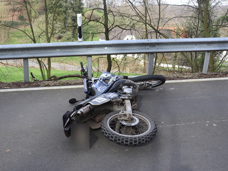 POL-HF: Lemgoer verliert Kontrolle über sein Motorrad - 18-Jähriger bei Unfall schwer verletzt - Foto: presseportal.de