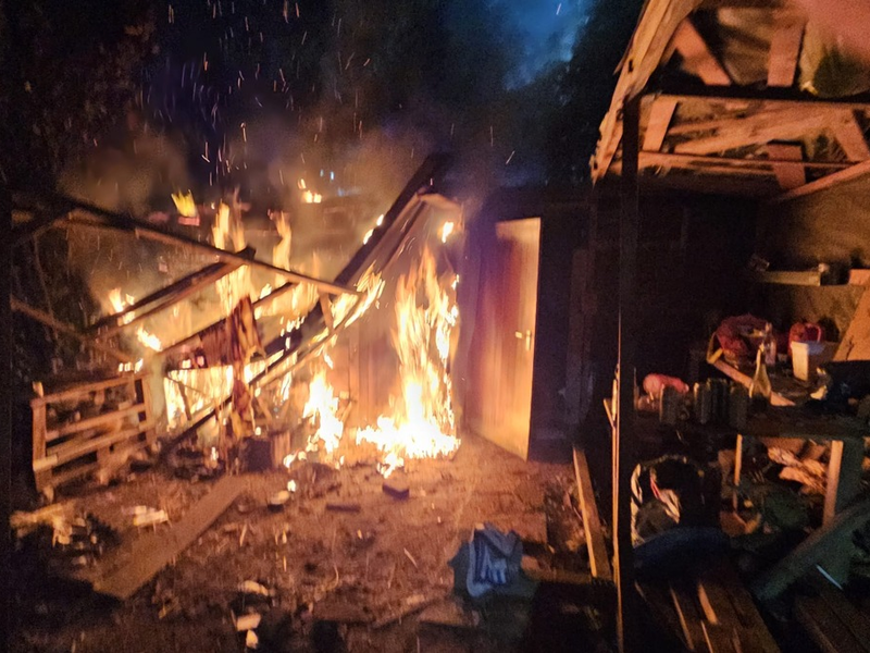 FW-WRN: Kleintransporter brennt auf der Selmer Landstraße vollständig aus - Foto: presseportal.de