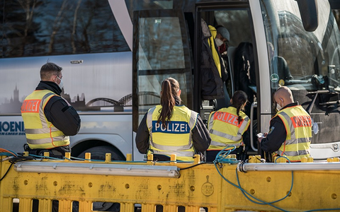 Bundespolizeidirektion München: Freunde kommen und gehen gemeinsam/ Bundespolizei weist Armenier zurück - Foto: presseportal.de