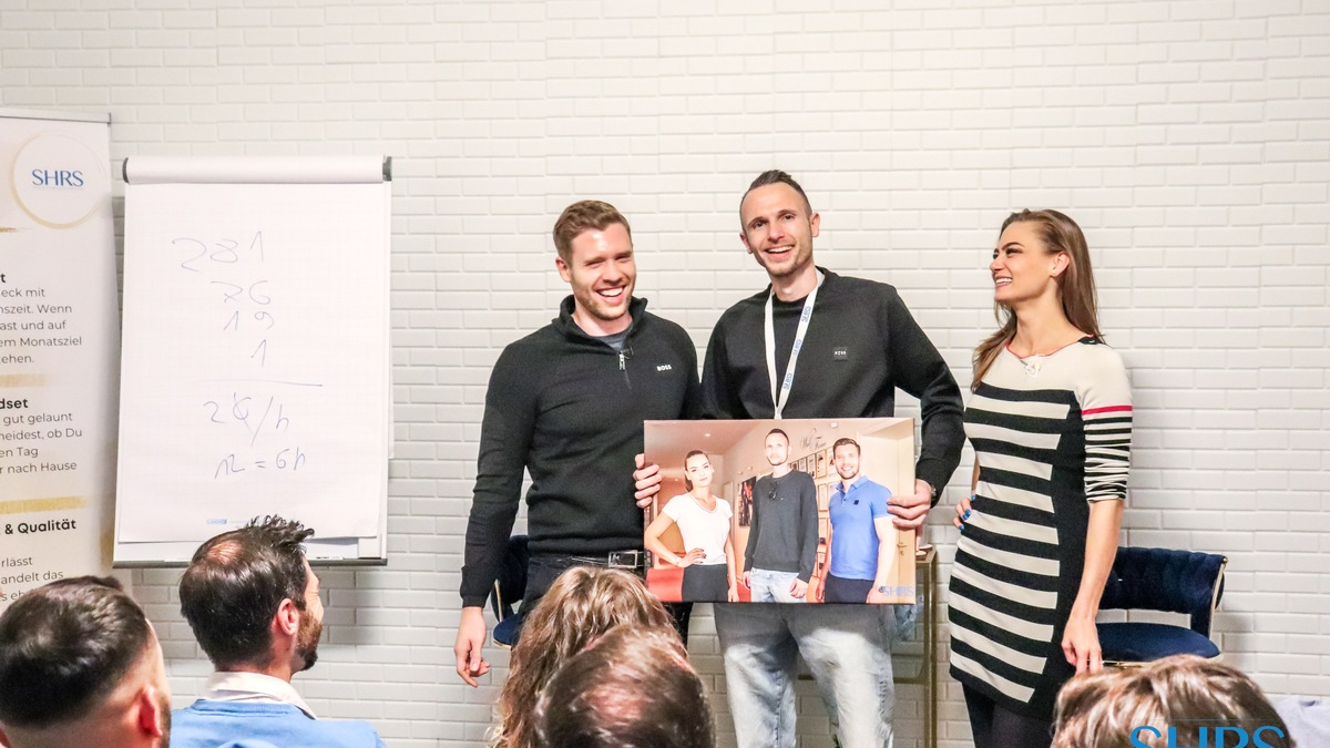 Erfolgreich im Direktvertrieb: Wie Tom Peglow durch das Coaching der SHRS Consulting zur Top-Führungskraft im Haustürgeschäft wurde und so seine Berater zu Top-Verkäufern gemacht hat - Foto: presseportal.de