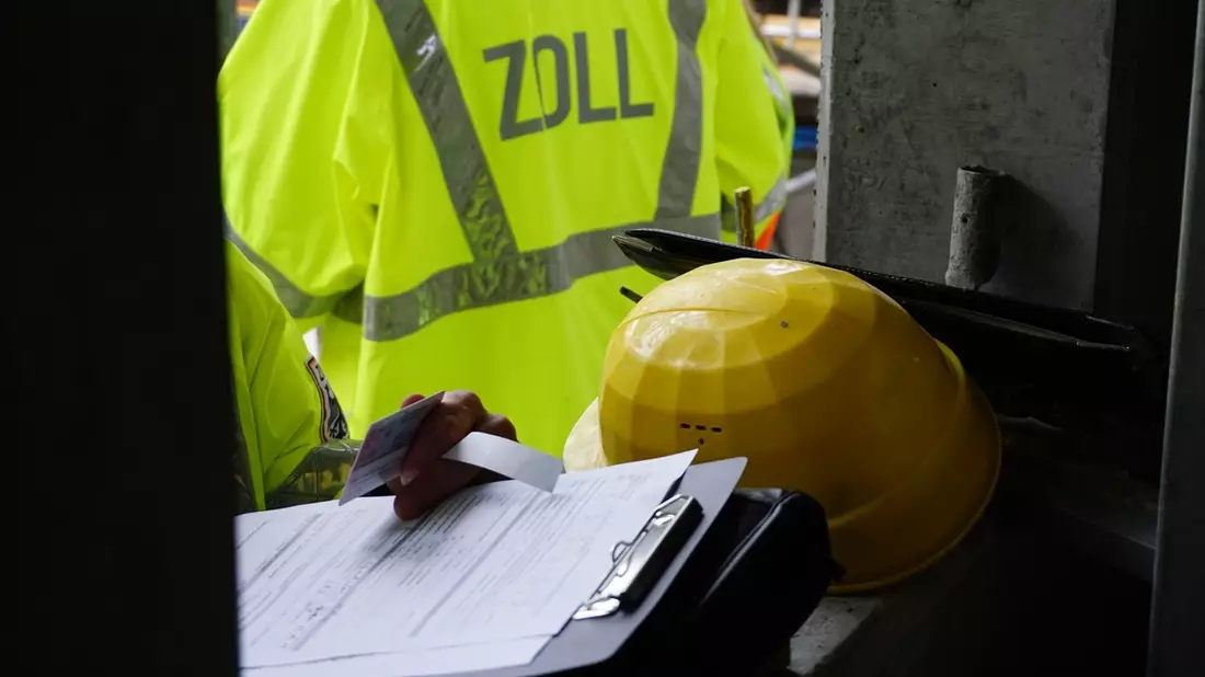 HZA-HN: Zoll entdeckt zur Fahndung ausgeschriebene Person - Bild: presseportal.de