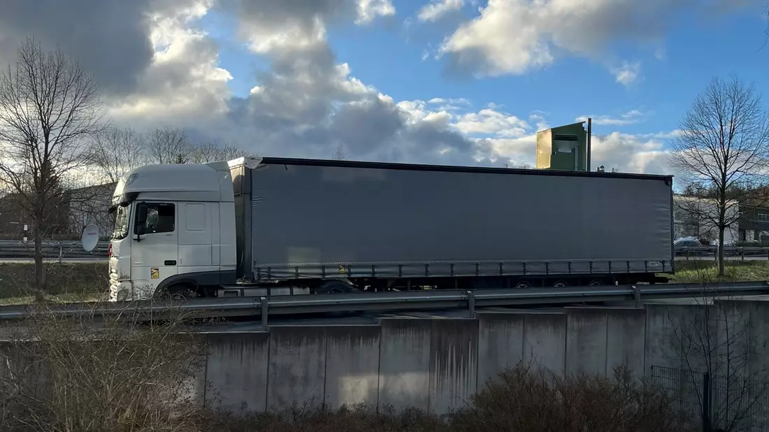 API-TH: Zwangspause für den Fahrzeugführer - Bild: presseportal.de