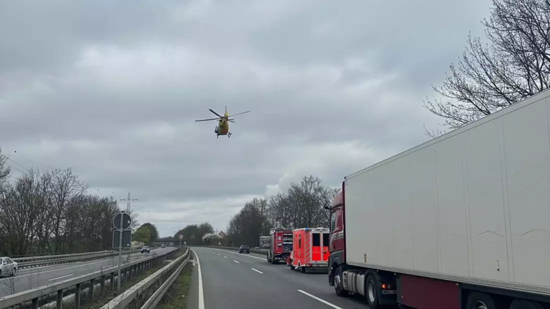 FW-DO: Zwei Verkehrsunfälle auf der B236 - Feuerwehr befreit Fahrer - Bild: presseportal.de