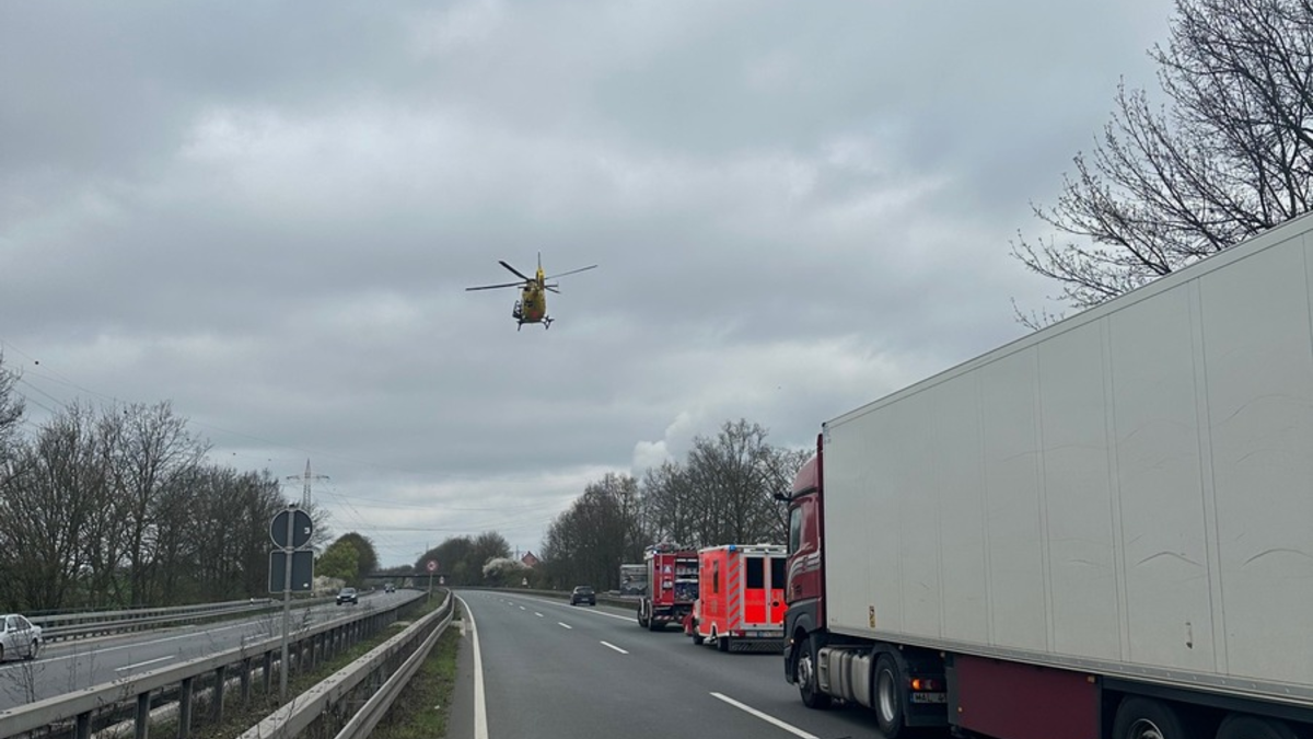 FW-DO: Zwei Verkehrsunfälle auf der B236 - Feuerwehr befreit Fahrer - Foto: presseportal.de
