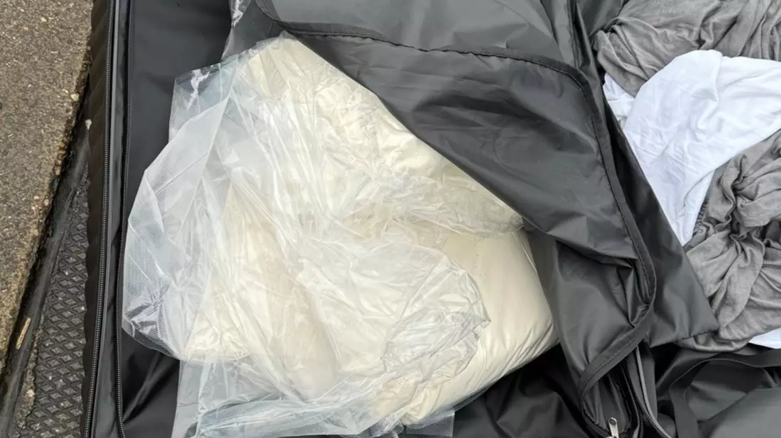 HZA-DA: Unterwegs mit dem verbotenen Kick - Festnahme stoppt 17 Kilogramm Amphetamine auf der BAB 66 - Bild: presseportal.de