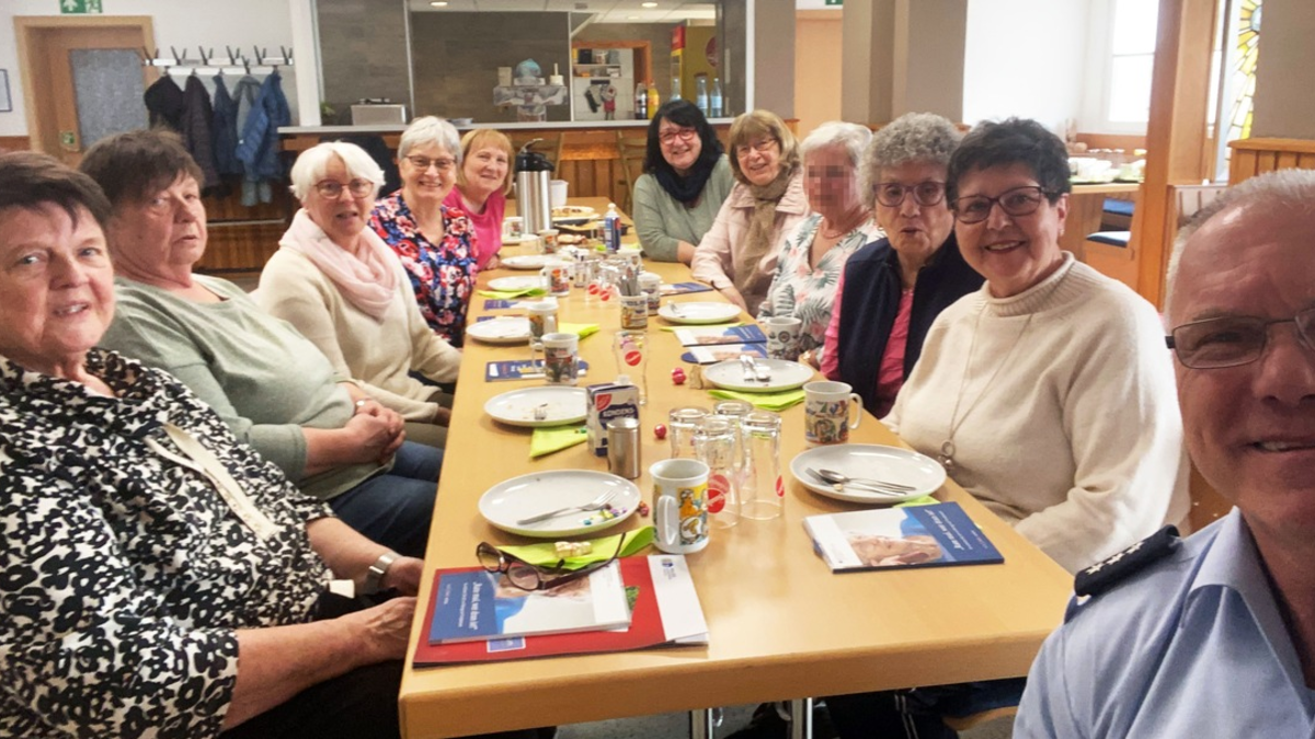 POL-OB: Treffen mit DLRG-Seniorinnen - Zweite Phase der #NMDO-Präventionskampagne beginnt - Foto: presseportal.de