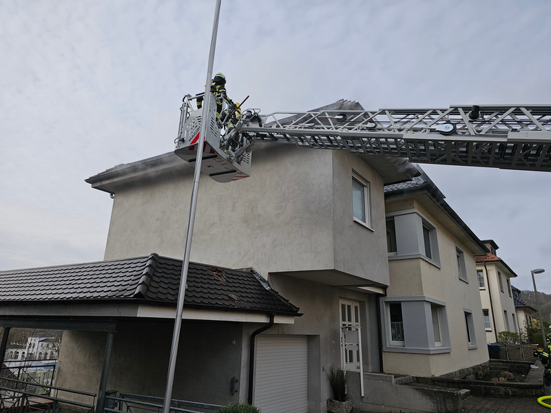 FW-AR: SCHNELLER EINSATZ VERHINDERT GRÖSSEREN SCHADEN: FEUERWEHR LÖST BRAND IN ARNSBERG - Foto: presseportal.de